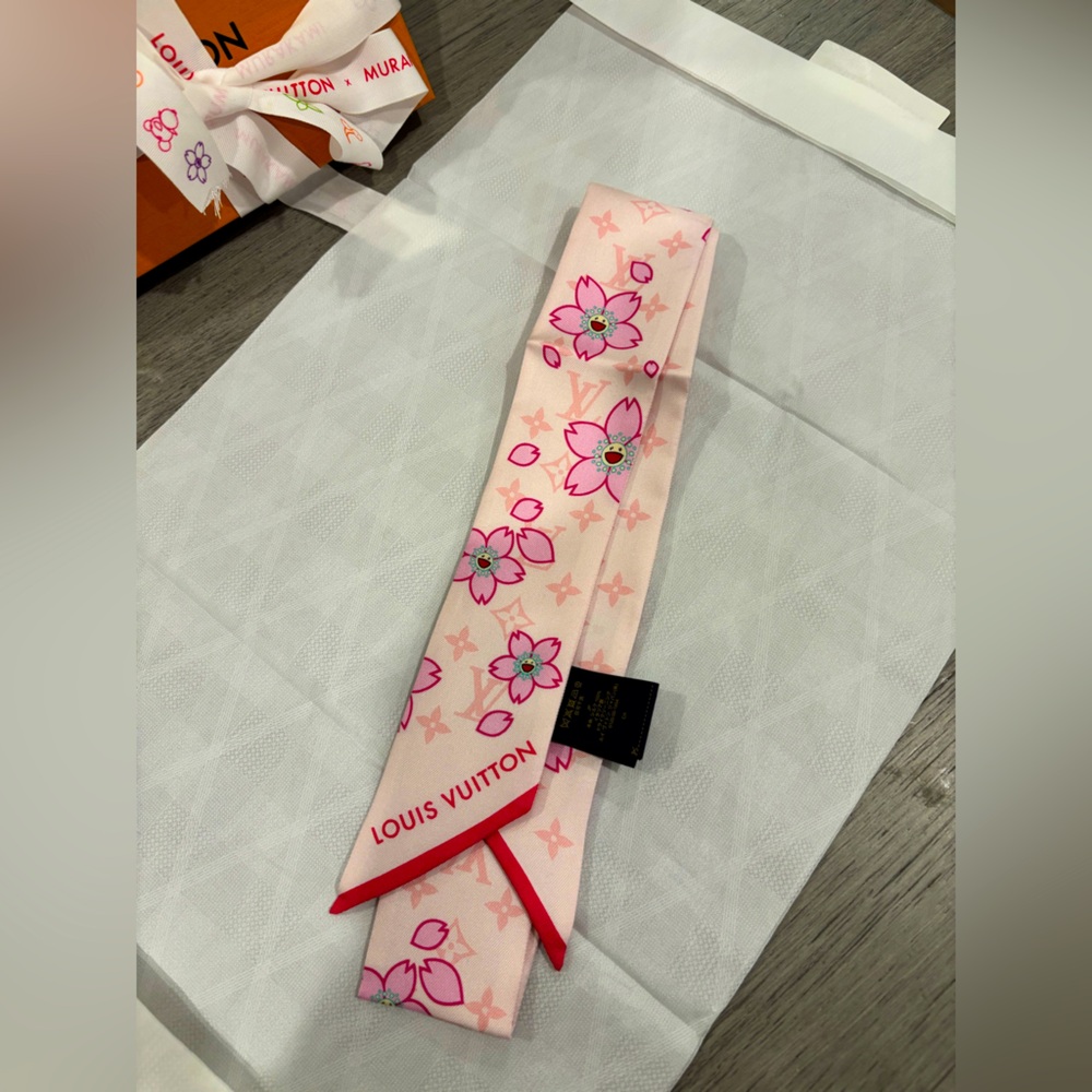 ***SOLD*** Louis Vuitton x Murakami 2025 Cherry Blossom Pink Bandeau Scarf- NIB - Picture 6 of 14
